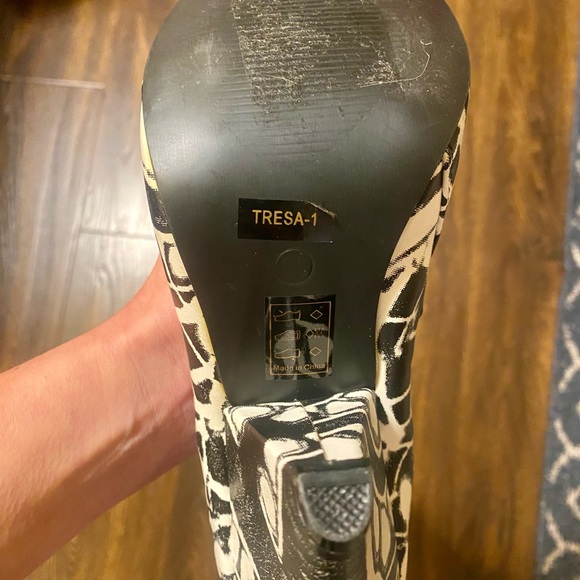 Cape Robbin Black/White Faux Leather Tresa Open Toe Thigh High Boots size 8.5 - Picture 3 of 6